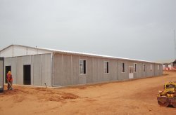 En prefabricerad gruvarbetsplatsbyggnad i Senegal
